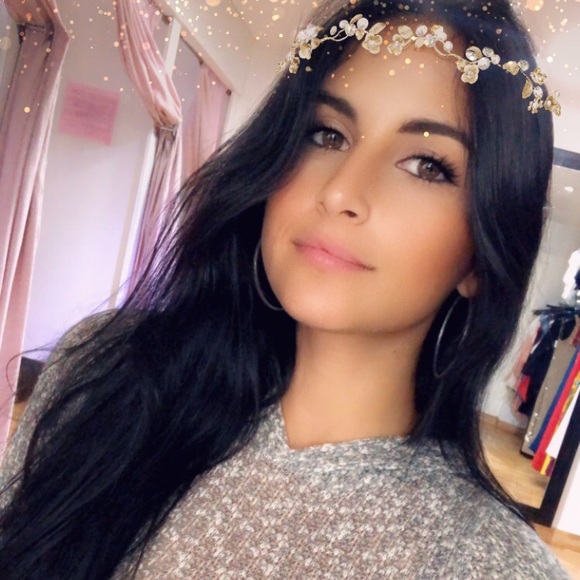 Meet your Posher, Alejandra - Picture 2 of 2